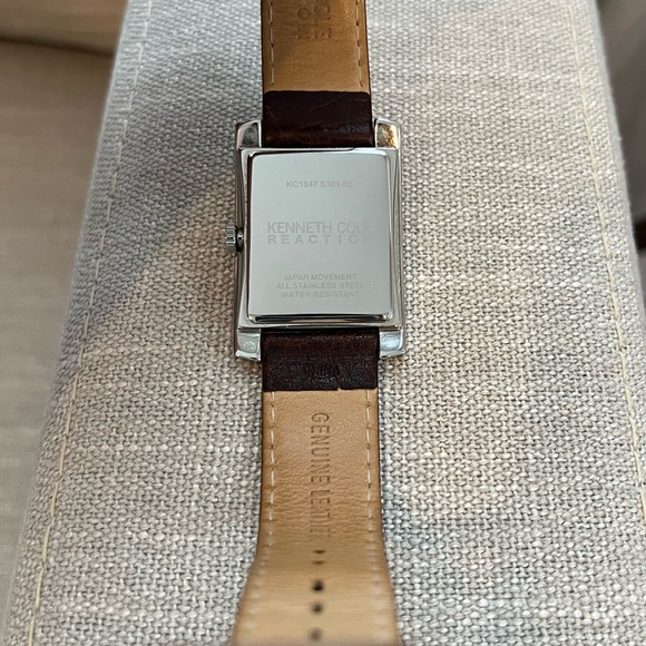Kenneth Cole Men’s Leather Watch (with Date) - Picture 11 of 11